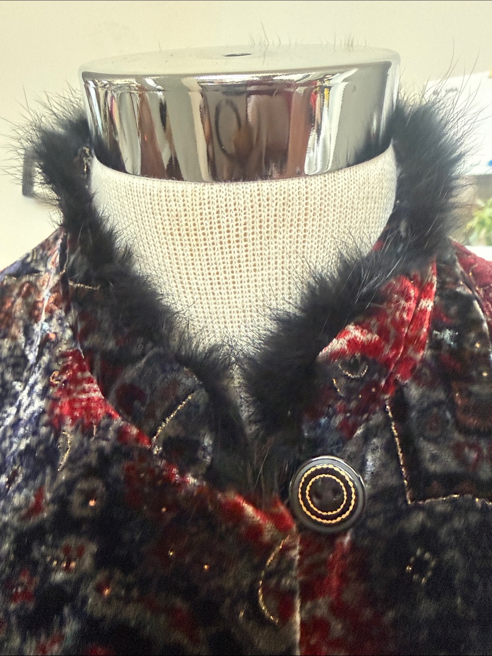 Vintage White Stag Velvety Tapestry Light Jacket w Faux Fur Neckline Trim Sz M